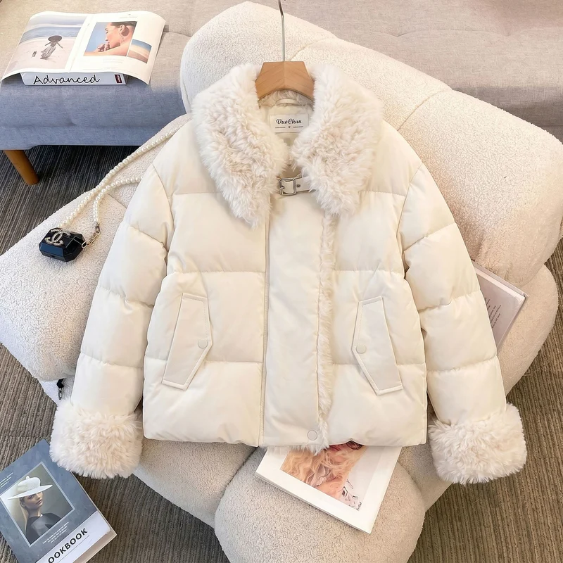 Damen nan wattierte Kurzjacke mit voluminösem Kunstfellkragen und Bommelbändern Nord Taschen