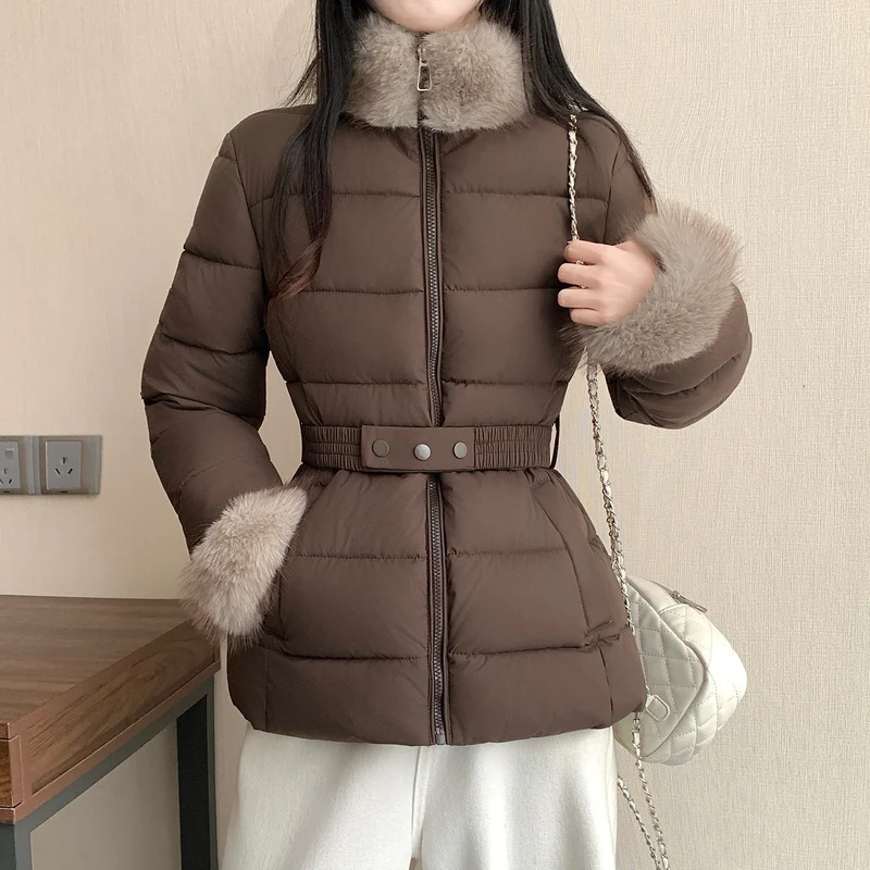 Damen nan taillierte Thermosteppjacke mit abnehmbarem Fake-Fur-Kragen und elastischem Taillengürtel Nord Taschen