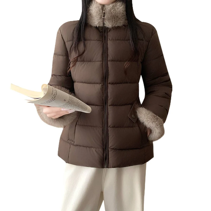 Damen nan taillierte Thermo-Kurzjacke mit elastischem Taillengürtel, Webpelzkragen und Kunstfellmanschetten Nord Taschen
