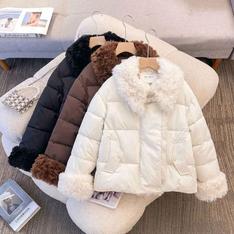 Damen nan taillierte Steppjacke mit voluminösem Teddykragen und abnehmbaren Bommel-Details Nord Taschen