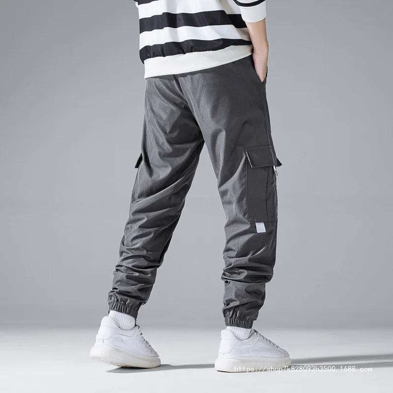 Herren Multifunktionale Cargo-Jogginghose mit Klapp‑ und Gurt-Details Nord Taschen