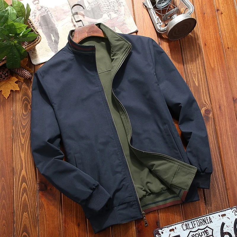 Herren Leichte Bomberjacke im Vintage‑Look mit Stehkragen, Reißverschlusstaschen und gestreiften Rippbündchen Nord Taschen