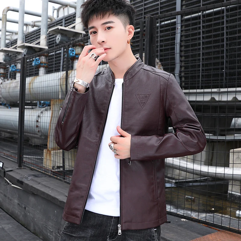 Herren Schmal geschnittene Kunstleder‑Motojacke mit minimalem Stehkragen und Zipperdetail Nord Taschen
