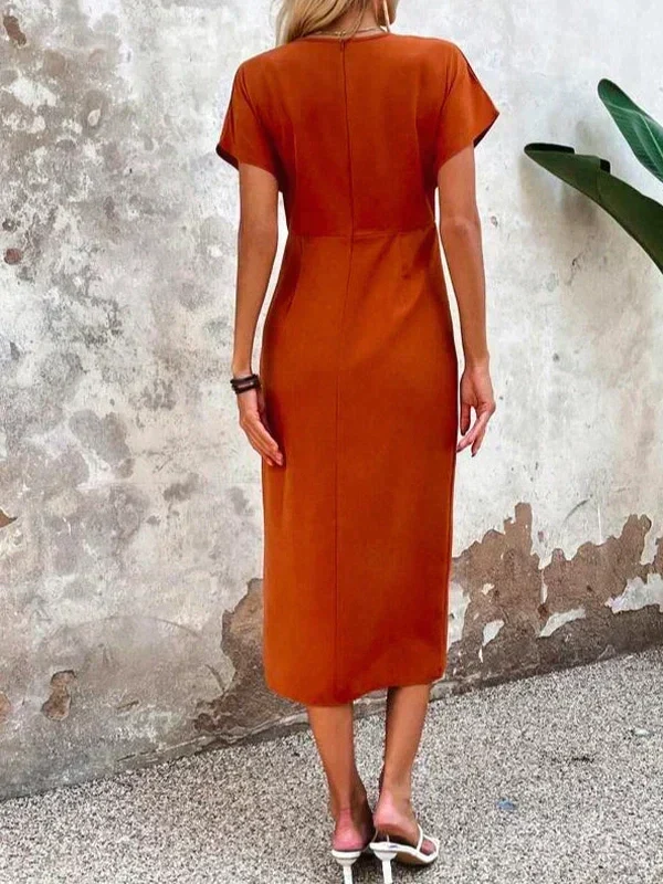 Midi-Kleid mit V-Ausschnitt und Schlitz