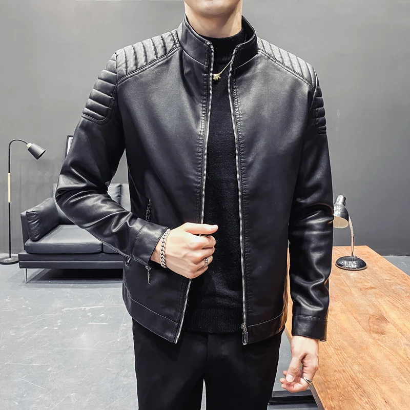 Herren schlanker Kunstleder-Moto-Blouson mit ergonomischen Nähten, Rippenstepp an Schultern und verdeckten Reißverschlusstaschen Nord Taschen