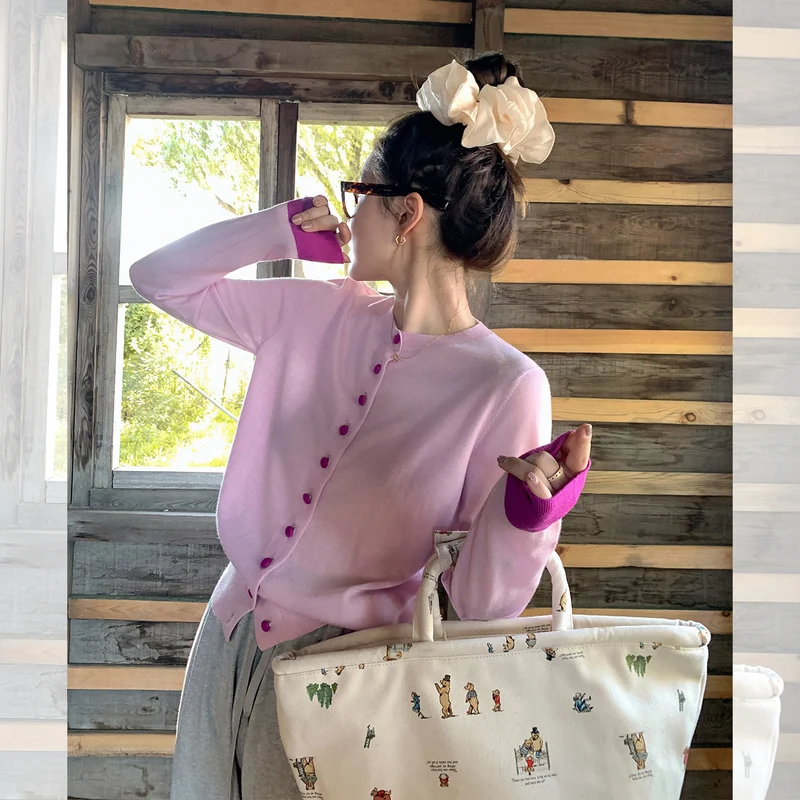 Damen Weicher Feinstrick-Cardigan mit Kontrastknöpfen und Daumenlochbündchen Nord Taschen