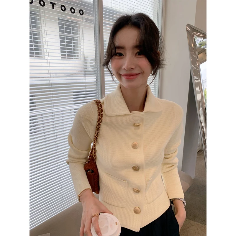 Damen Strukturierte Strickjacke-Blazer mit goldenen Zierknöpfen und aufgesetzten Taschen Nord Taschen