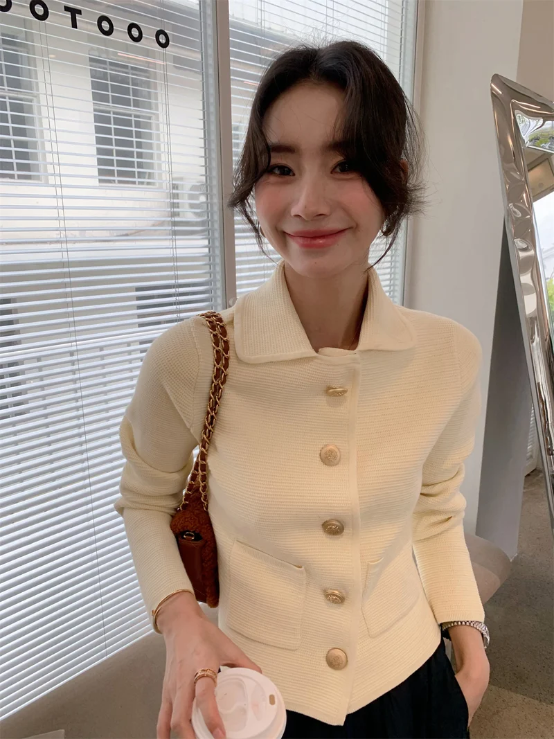 Damen Strukturierte Strickjacke-Blazer mit goldenen Zierknöpfen und aufgesetzten Taschen Nord Taschen