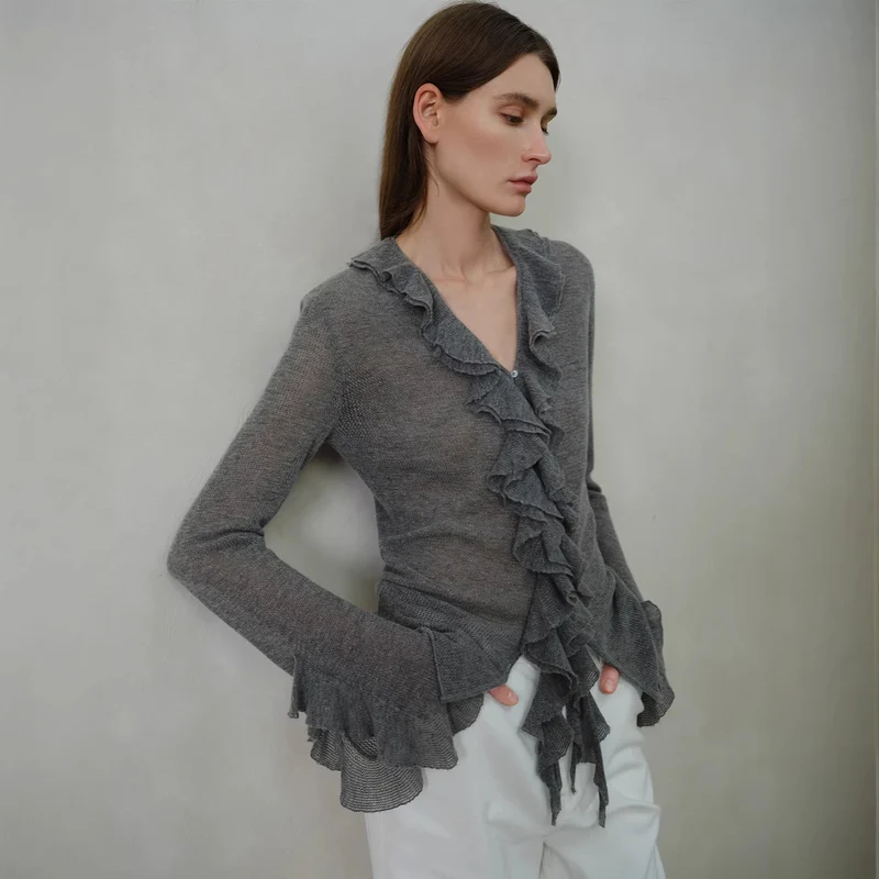 Damen Rüschen-Strickcardigan mit V-Ausschnitt und Volantärmeln Nord Taschen