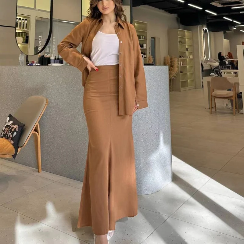 Damen Zweiteiliges Set Schlauchmaxirock mit ausgestelltem Saum und Oversize-Hemd Nord Taschen