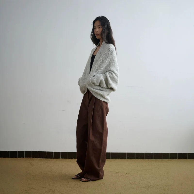 Damen Oversized Bouclé-Strickcardigan mit Schalkragen und aufgesetzten Taschen Nord Taschen