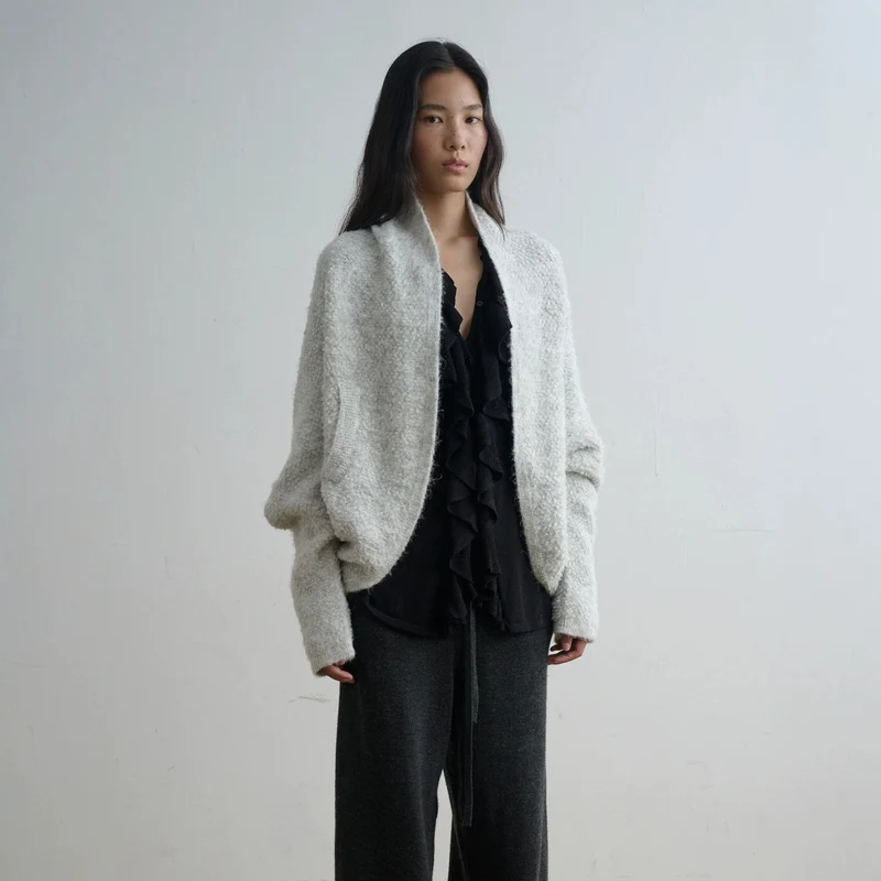 Damen Oversized Bouclé-Strickcardigan mit Schalkragen und aufgesetzten Taschen Nord Taschen