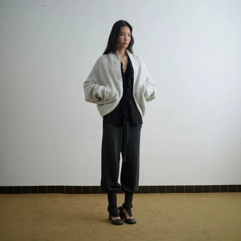 Damen Oversized Bouclé-Strickcardigan mit Schalkragen und aufgesetzten Taschen Nord Taschen