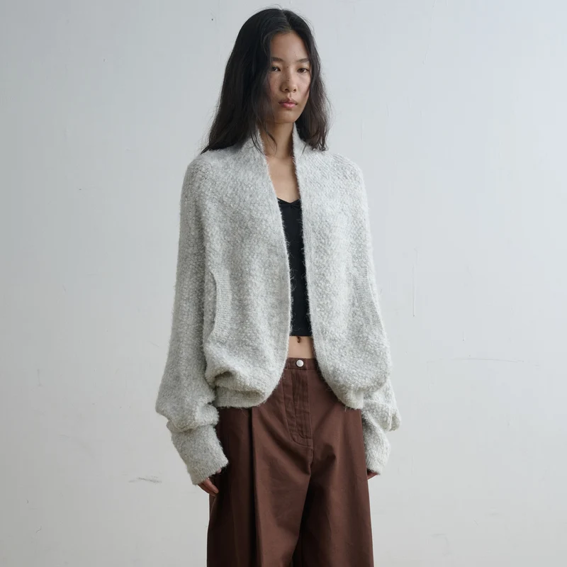 Damen Oversized Bouclé-Strickcardigan mit Schalkragen und aufgesetzten Taschen Nord Taschen
