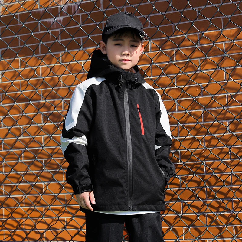 Herren Sportliche Softshell-Outdoorjacke mit Kapuze, Colorblock-Ärmel und wasserabweisender Membran Nord Taschen