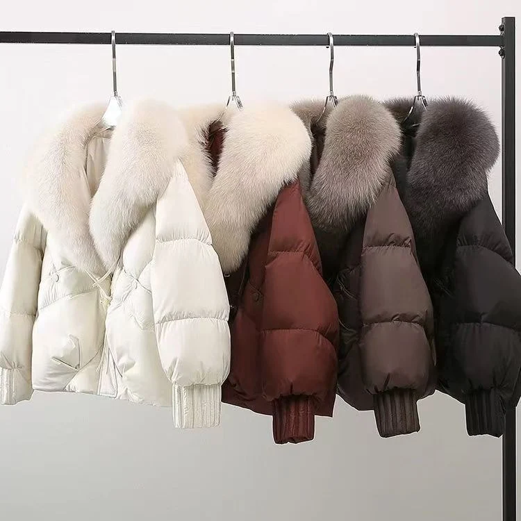 Damen nan kurze wattierte Jacke mit üppigem Fellkragen in Felloptik und taillierendem Kordelzug Nord Taschen