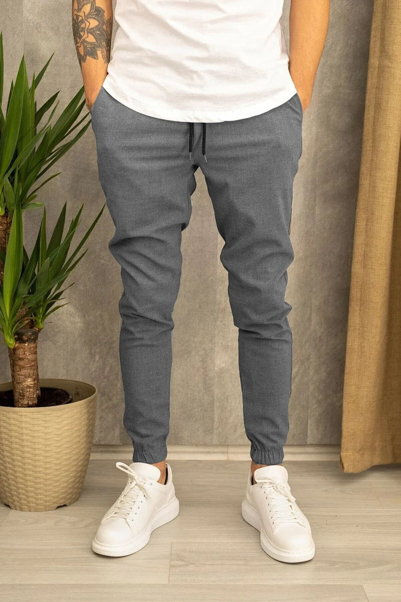Herren Slim-Fit Jogginghose mit elastischem Bund und praktischen Seitenklapptaschen