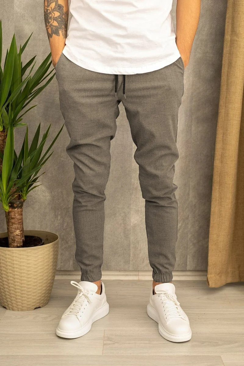 Herren Slim-Fit Jogginghose mit elastischem Bund und praktischen Seitenklapptaschen