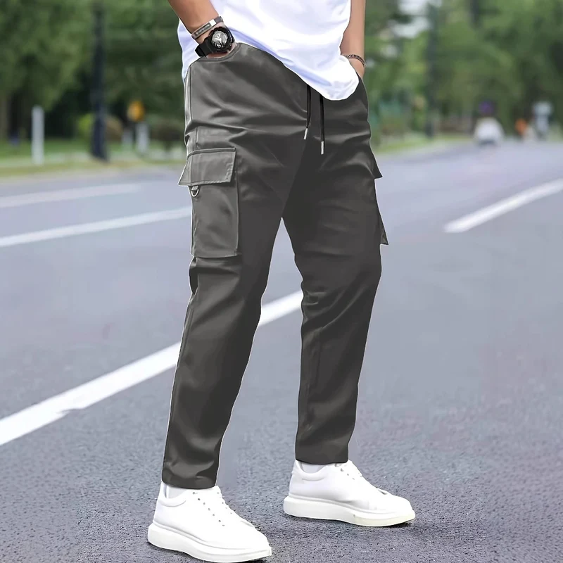 Herren Slim‑Tapered Cargo‑Jogginghose mit Tunnelzugbund, Klappentaschen und Metallringdetail Nord Taschen