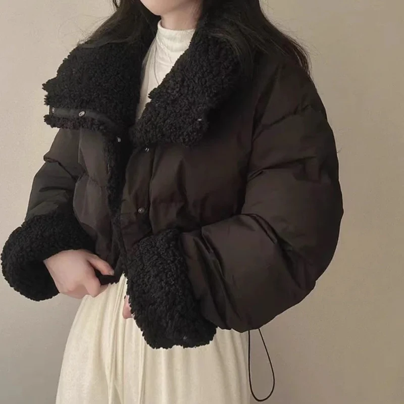 Damen nan kurze gesteppte Pufferjacke mit Teddykragen, krempelbaren Ärmeln und Tunnelzugsaum Nord Taschen