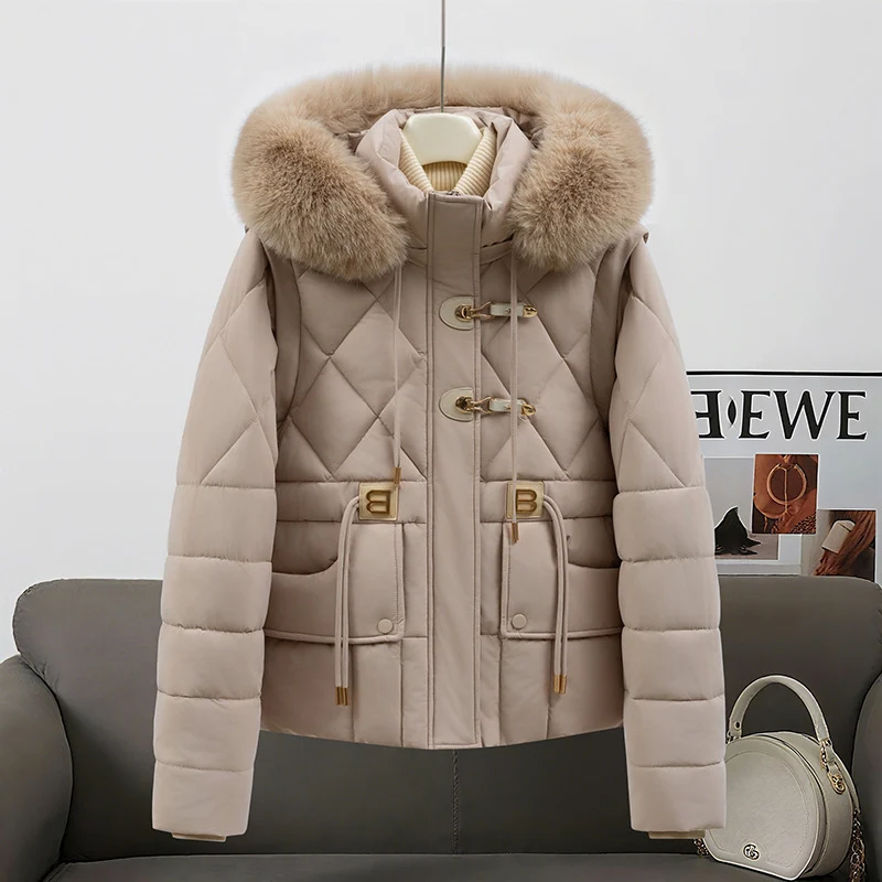 Damen nan kurze gesteppte Kapuzenjacke mit voluminösem Webpelzbesatz, Kordelzugtaillierung und Pattentaschen Nord Taschen