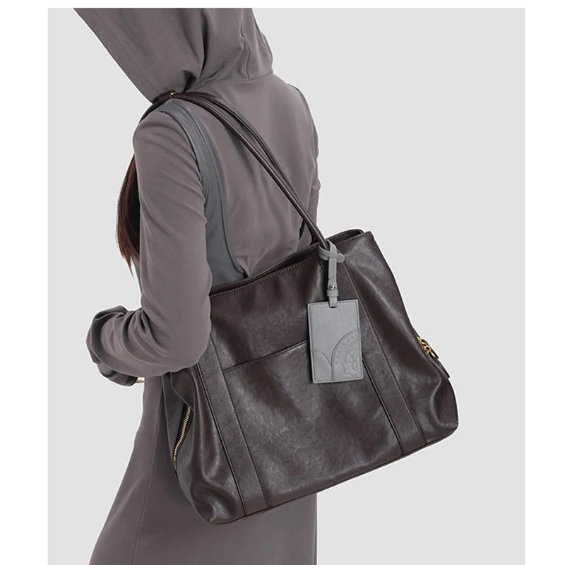 Damen Schultertasche mit strukturiertem Design und elegantem Klappenverschluss Nord Taschen