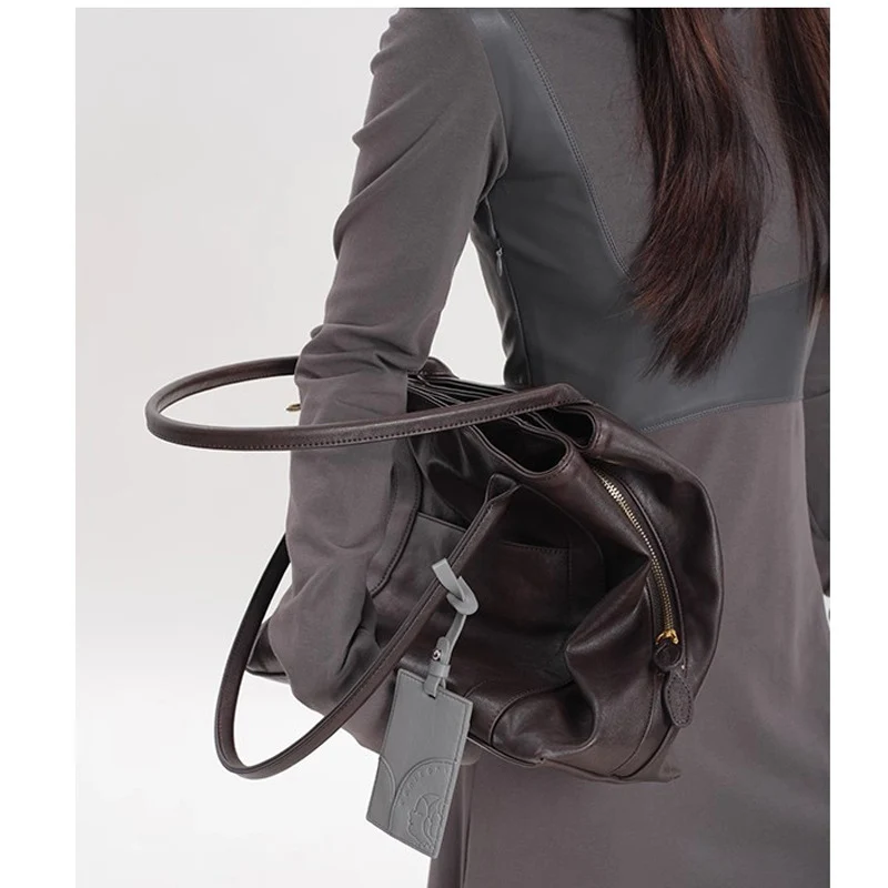 Damen Schultertasche mit strukturiertem Design und elegantem Klappenverschluss Nord Taschen