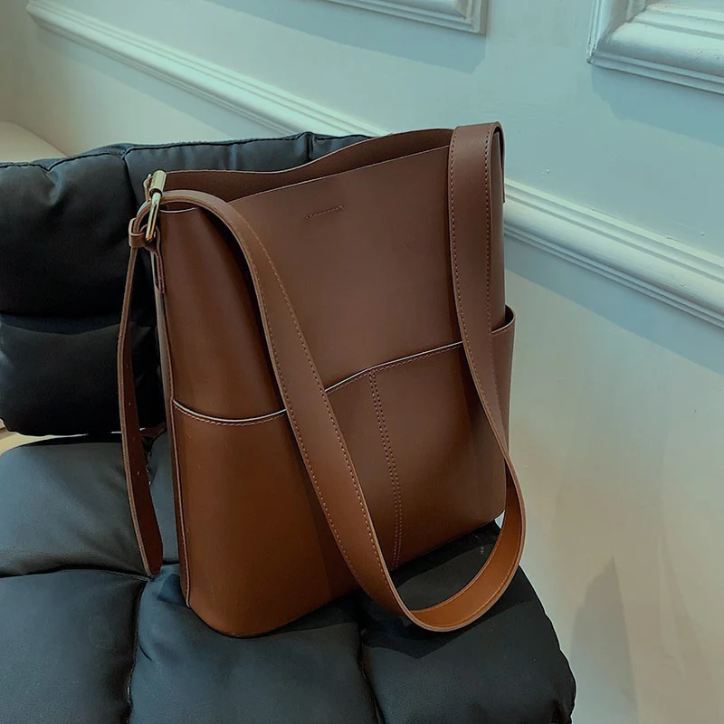 Damen Schultertasche mit eleganter Struktur und praktischen Außenfächern Nord Taschen