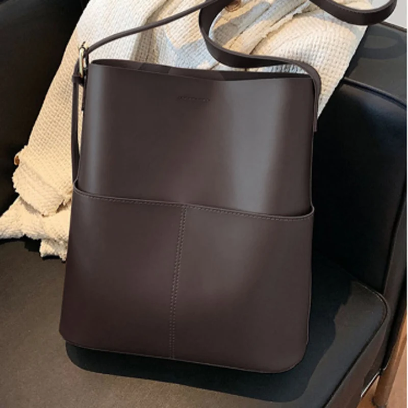 Damen Schultertasche mit eleganter Struktur und praktischen Außenfächern Nord Taschen