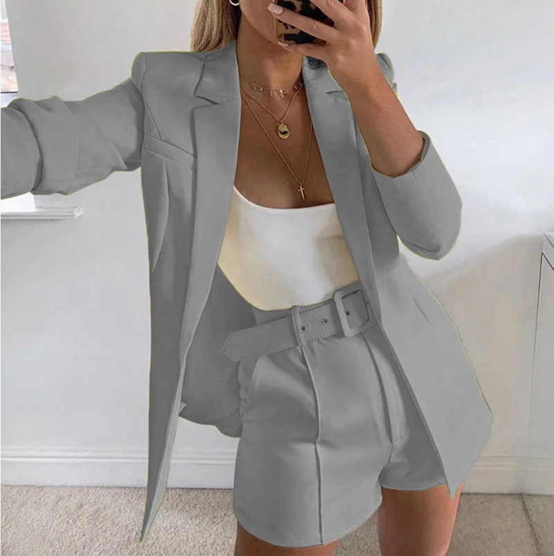 Damen Taillierter Longline-Blazer mit hochtaillierten Gürtelshorts-Set Nord Taschen