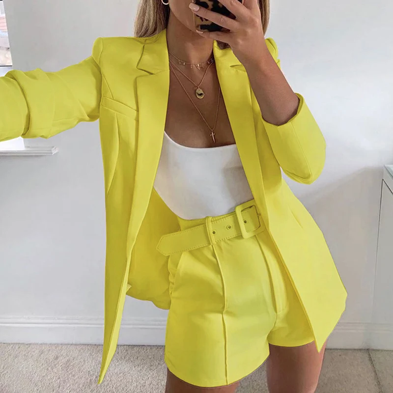 Damen Taillierter Longline-Blazer mit hochtaillierten Gürtelshorts-Set Nord Taschen