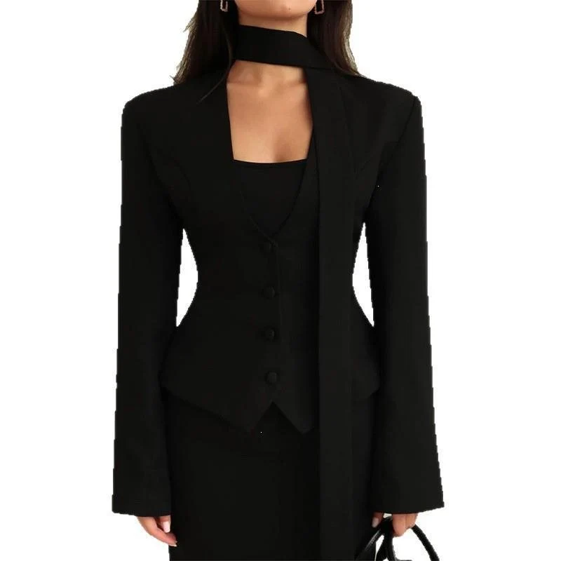 Damen Taillierter Blazer mit Bindeschal und figurbetonter Weste Nord Taschen