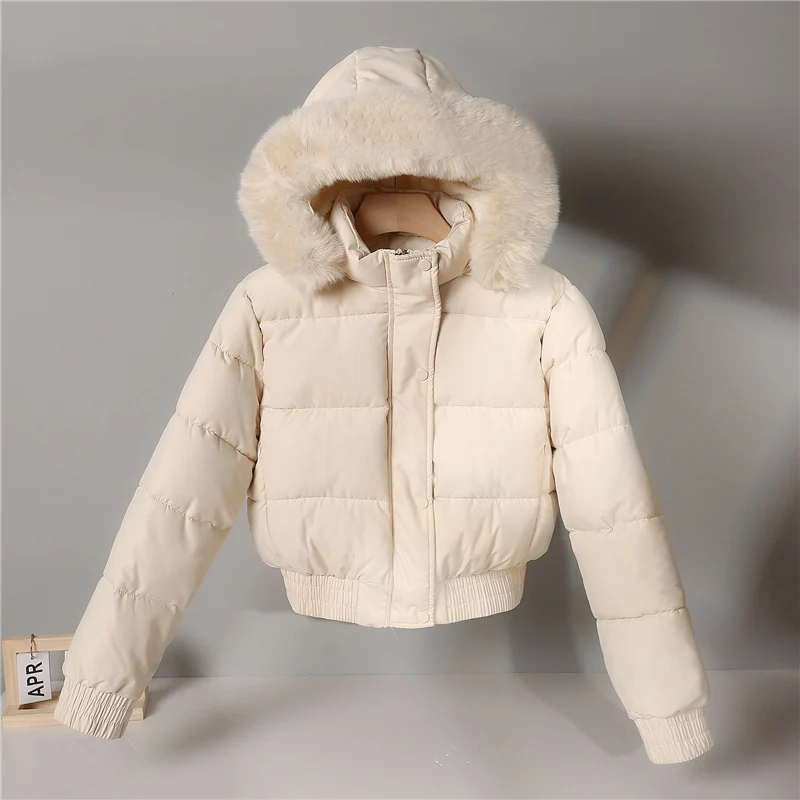 Damen nan kurz geschnittene Thermosteppjacke mit abnehmbarer Kunstfellkapuze und Rippbündchen Nord Taschen
