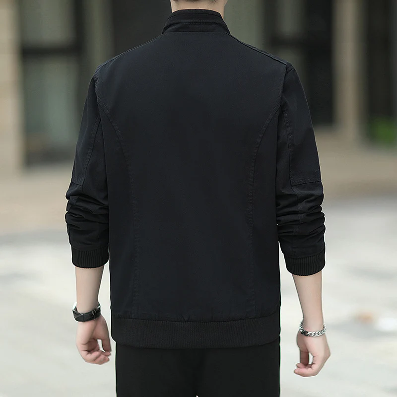 Herren schmal geschnittener Microcanvas‑Bomber mit hohem Stehkragen, verdecktem Reißverschluss und elastischen Rippbündchen Nord Taschen