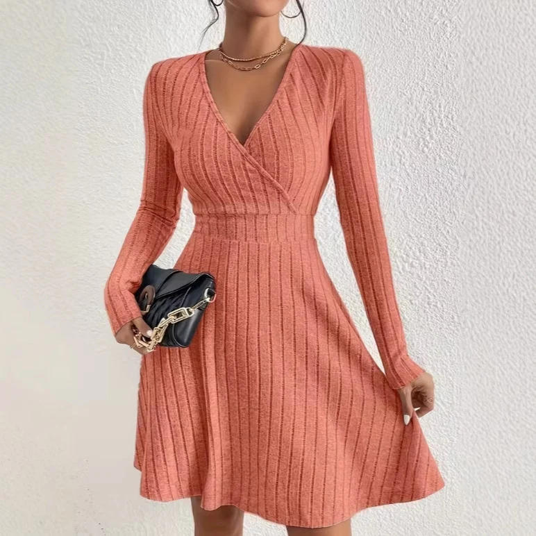 Damen Strickkleid mit Wickel-V-Ausschnitt, taillierter Bund und ausgestelltem A-Linien-Rock Nord Taschen