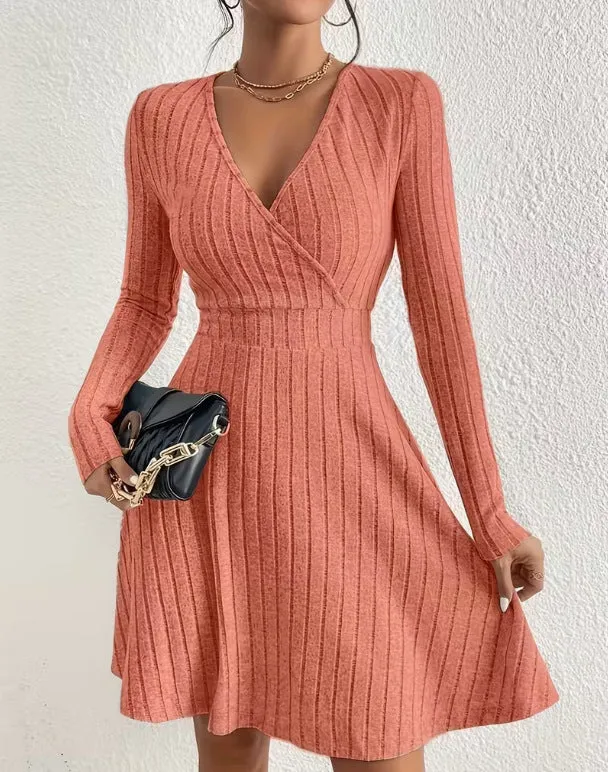 Damen Strickkleid mit Wickel-V-Ausschnitt, taillierter Bund und ausgestelltem A-Linien-Rock Nord Taschen