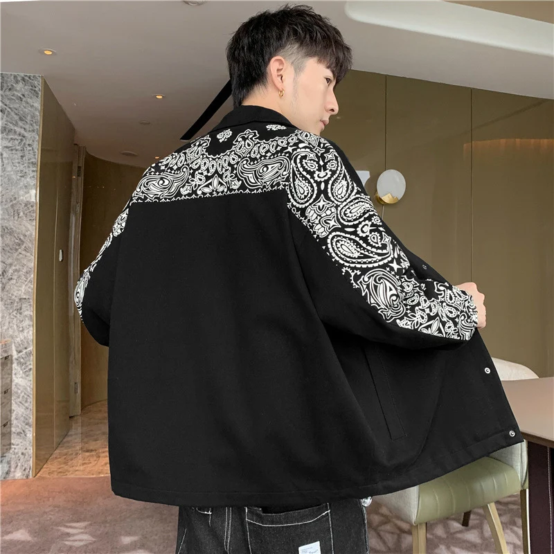 Herren Leichte Coachjacke mit Bandana-Print-Ärmeln und Druckknopffront Nord Taschen