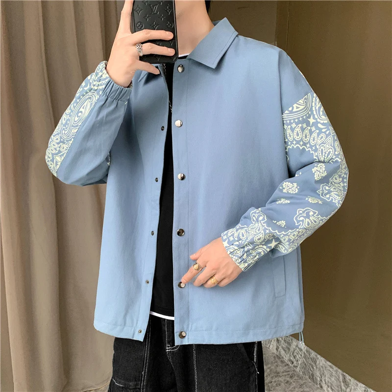 Herren Leichte Coachjacke mit Bandana-Print-Ärmeln und Druckknopffront Nord Taschen