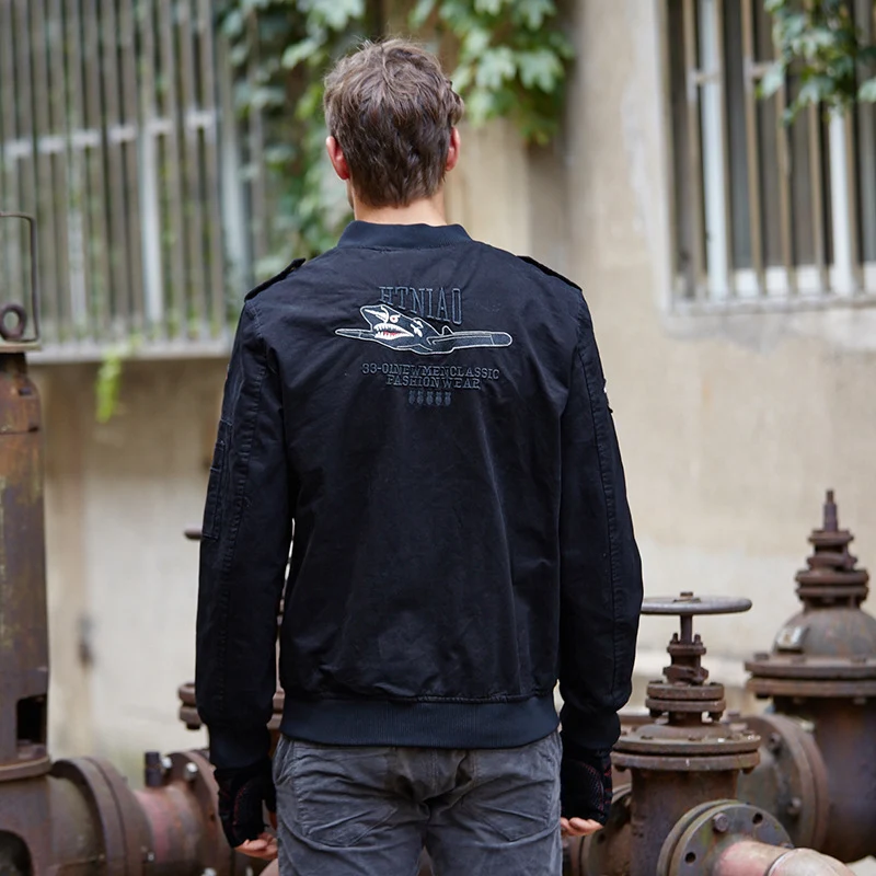 Herren leichte Bomberjacke im Flieger-Utility-Stil mit Schulterepauletten und Ärmeltasche Nord Taschen