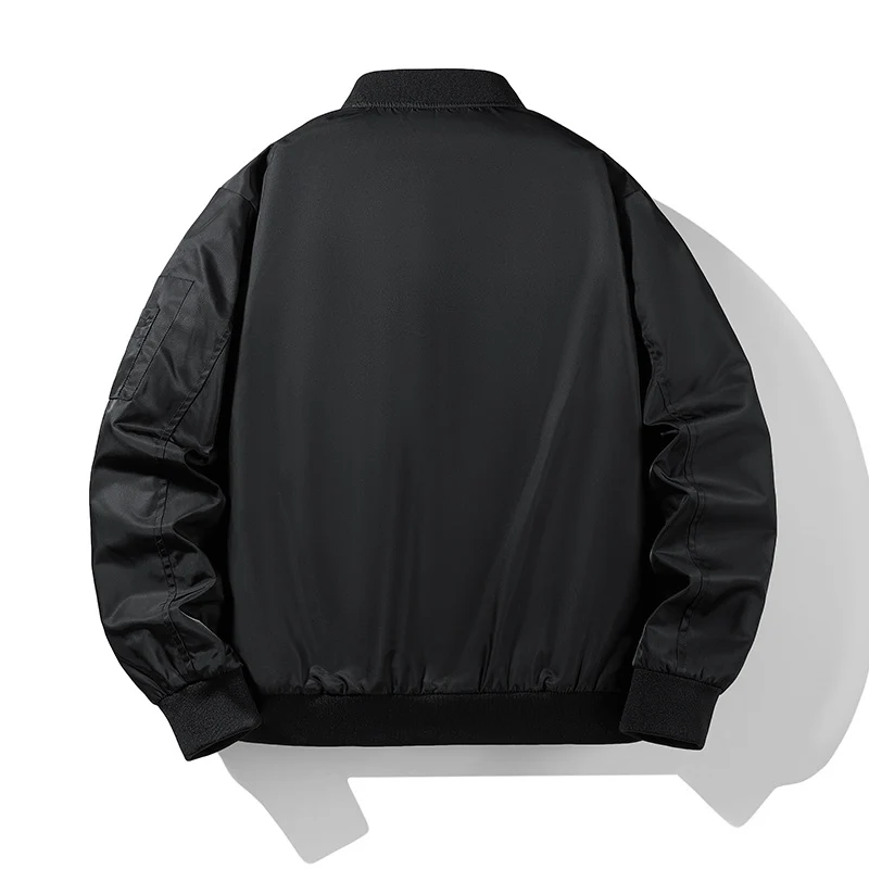 Herren Flieger-Bomberjacke im klassischen Aviator‑Stil aus technischem Nylon mit kontrastierendem Innenfutter, Ärmeltasche und Rippenbündchen Nord Taschen