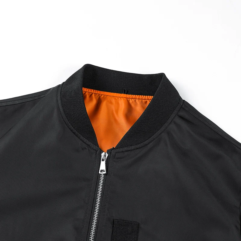 Herren Flieger-Bomberjacke im klassischen Aviator‑Stil aus technischem Nylon mit kontrastierendem Innenfutter, Ärmeltasche und Rippenbündchen Nord Taschen