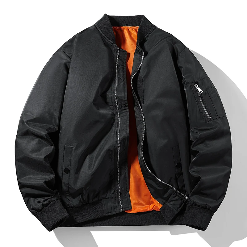 Herren Flieger-Bomberjacke im klassischen Aviator‑Stil aus technischem Nylon mit kontrastierendem Innenfutter, Ärmeltasche und Rippenbündchen Nord Taschen