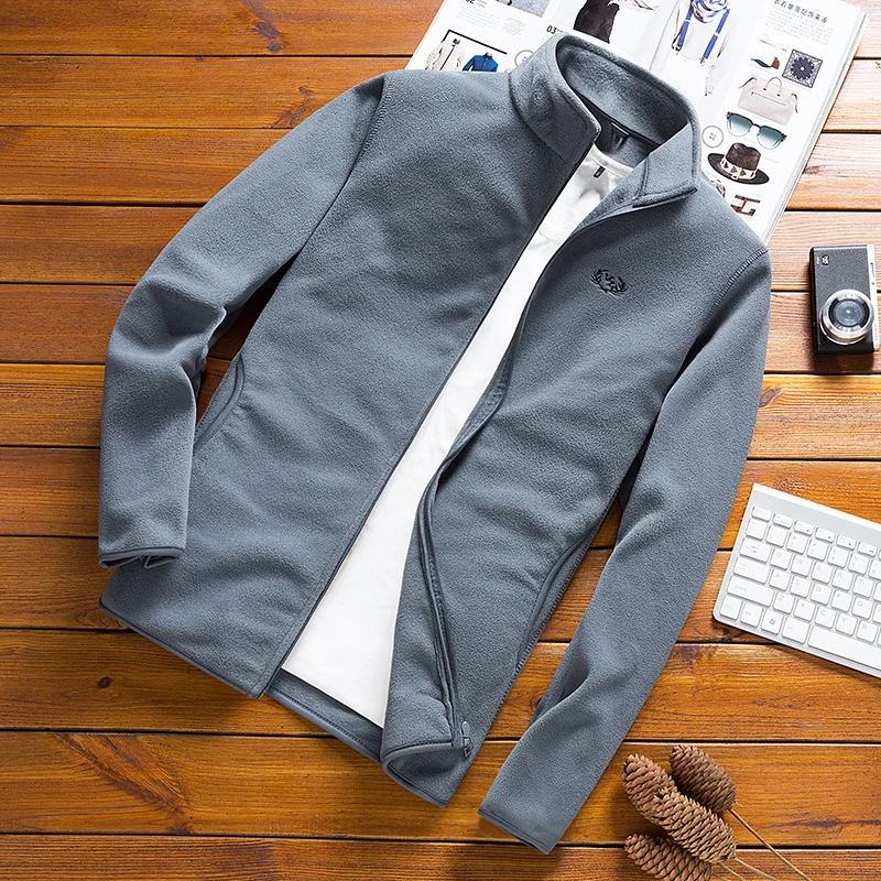 Herren Fleecejacke mit Stehkragen, windabweisender Mikrofaser‑Außenschicht und slim-regular Fit Nord Taschen