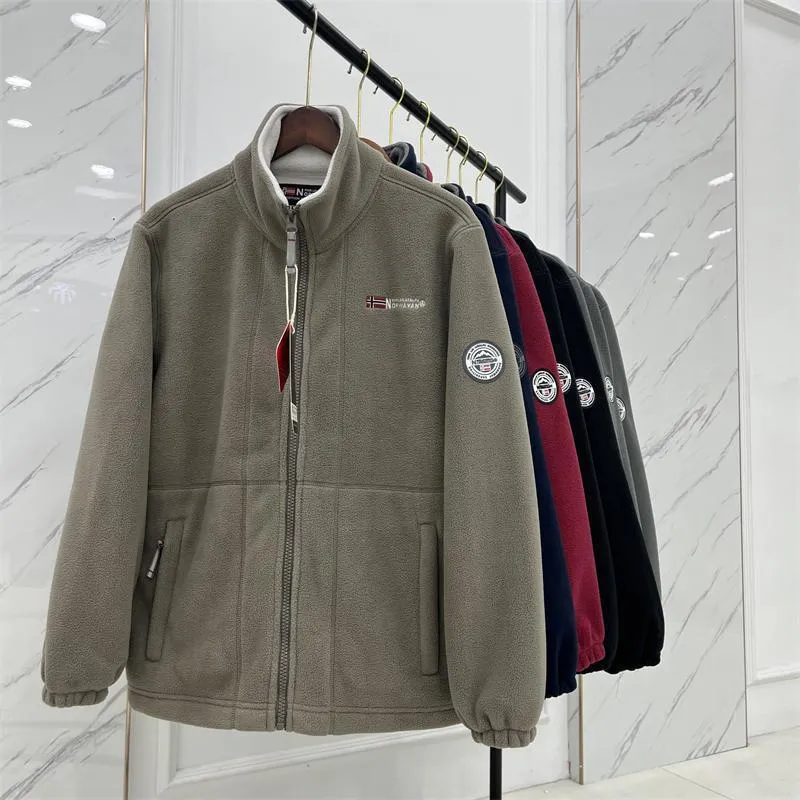 Herren Fleecejacke mit Stehkragen, durchgehendem Reißverschluss und wärmender Microfleece-Innenlage Nord Taschen