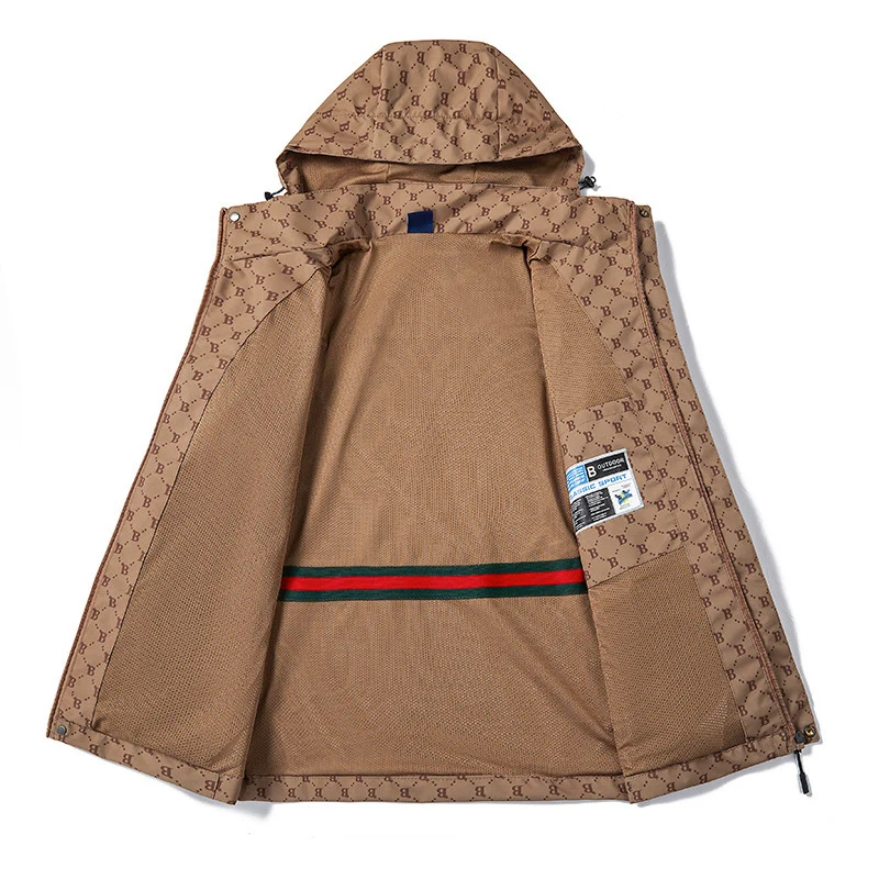 Herren leichte wasserabweisende Kapuzenjacke mit Allover‑Logomuster, winddichter Shell und praktischen Taschen Nord Taschen
