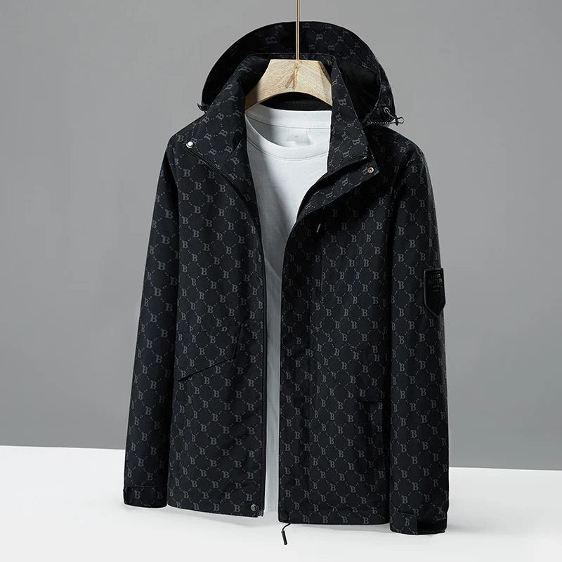 Herren leichte wasserabweisende Kapuzenjacke mit Allover‑Logomuster, winddichter Shell und praktischen Taschen Nord Taschen