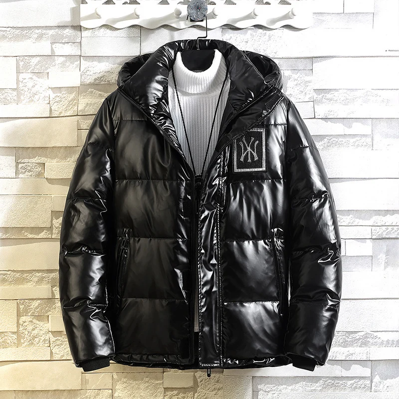 Herren glänzende Metallic Steppjacke mit Kapuze, winddichter Oberfläche und sportivem Utility Design Nord Taschen