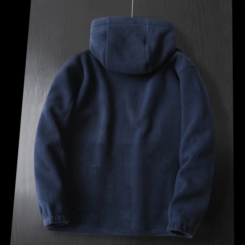 Herren Fleece‑Kapuzenjacke mit wärmender Microfleece‑Fütterung, durchgehendem Reißverschluss und Logo‑Patches Nord Taschen