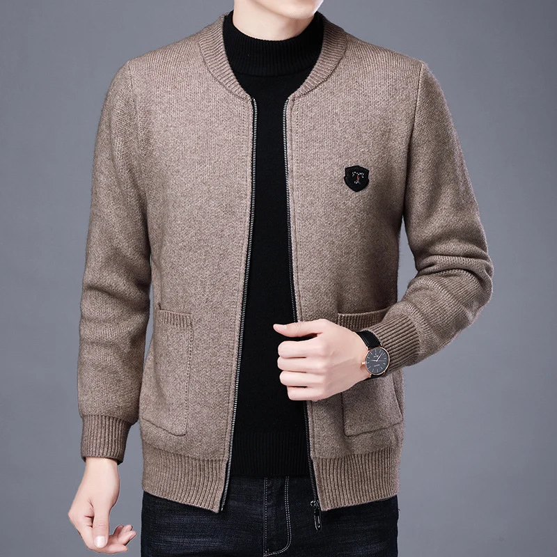 Herren Feinstrick-Cardigan mit durchgehendem Reißverschluss, Brustemblem und aufgesetzten Taschen Nord Taschen