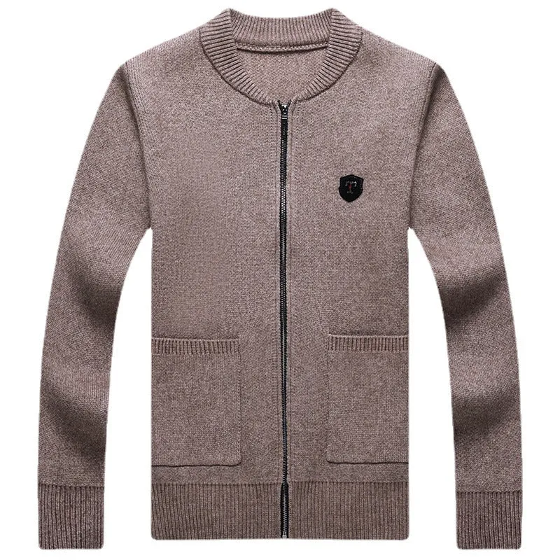 Herren Feinstrick-Cardigan mit durchgehendem Reißverschluss, Brustemblem und aufgesetzten Taschen Nord Taschen